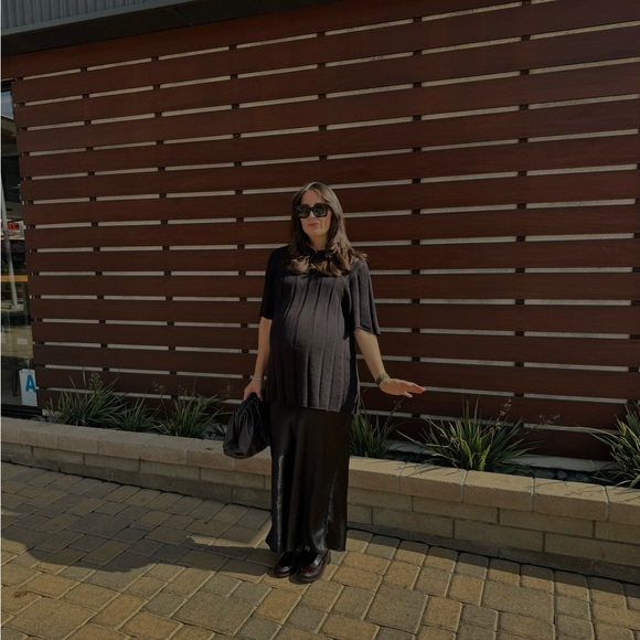 Meet your Posher, Laura - Picture 2 of 4